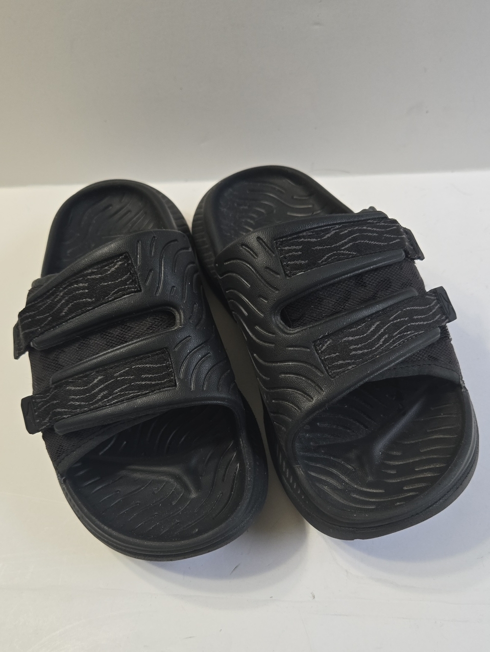 Hoka One Women's  Luxe Black Sandals Recovery Slides Size 8M